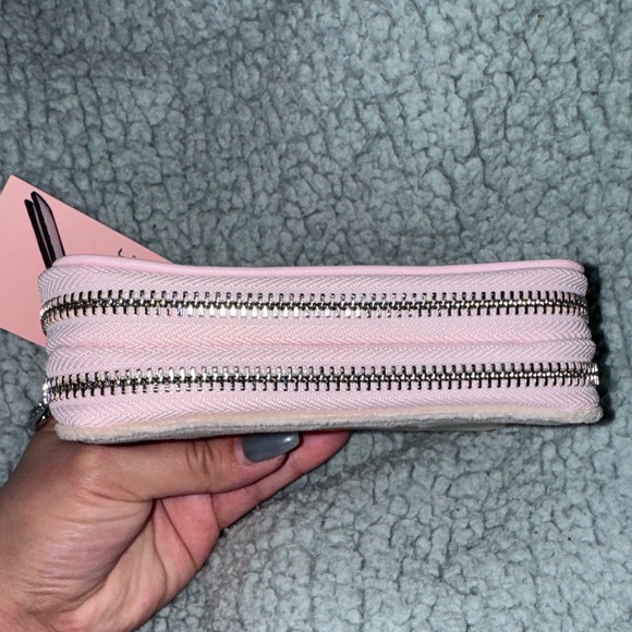 Juicy Couture -NWT Cream &Pink  Velvet Wallet - Picture 7 of 12